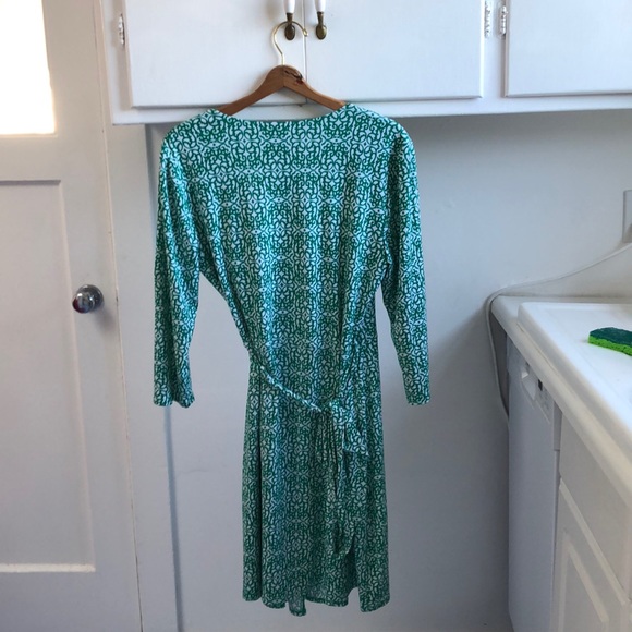 REDUCED!!LAUNDRY by Shelli Segal wrap around dress - Picture 3 of 3